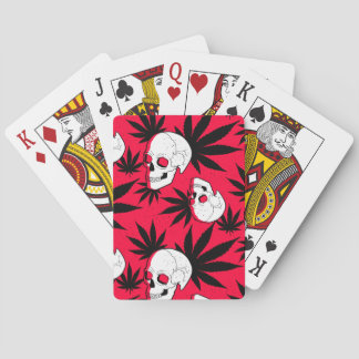 Unkrautblatt-Kräuterpflanze und Totenköpfe auf Rot Spielkarten