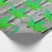 Unkrautleder auf rustikalem Holzzaun Personalisier Geschenkpapier (Ecke)