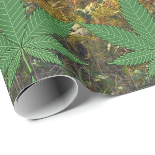 Unkrautleder im Wald Geschenkpapier (Rolleneckpunkt)