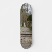 Unlevel Pathway Skateboard (Vorne)