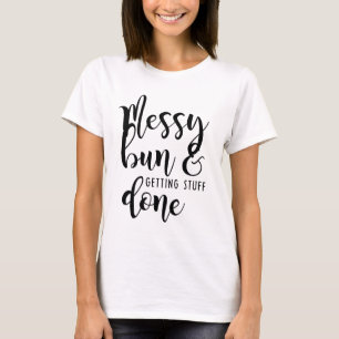 Unordentliches Brötchen und erhalten Material T-Shirt