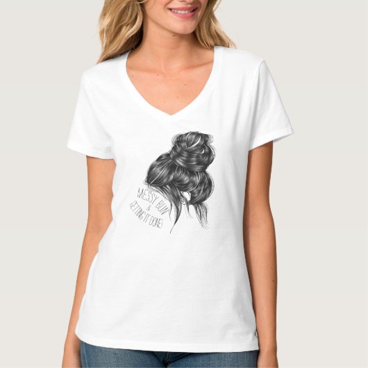 Unordentliches Brötchen und ihm getanes Shirt (Vorderseite)