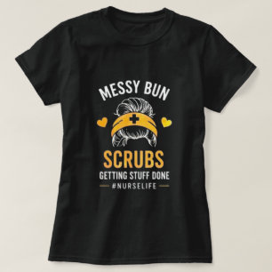 Unordentliches Bun Scrubs Krankenschwester Leben Z T-Shirt