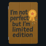 Unperfekt selten: Vertrauen in limitierte Edition iPad Pro Cover<br><div class="desc">Eine kühne Botschaft mit Flair: "Ich bin nicht perfekt,  aber ich bin limitierte Auflage" - besitzen Sie stolz Ihre Einzigartigkeit.</div>