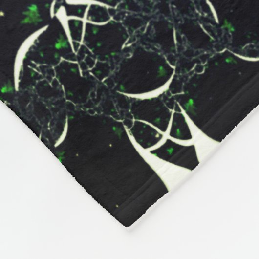 Unperfektes weißes Fraktal auf schwarzem Raum, ges Fleecedecke (Ecke)