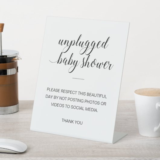 Unplugged Baby Shower kein Beitrag zu Social Media Sockelschild (In SItu)