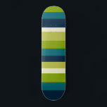 Unregelmäßige Streifen 02 Skateboard<br><div class="desc">Ein Skateboard mit einem attraktiven,  unregelmäßig gestreiften Design in harmonischen Farben.</div>