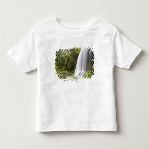Unscharfe Wasserfall-und Waldansicht in Oregon Kleinkind T-shirt