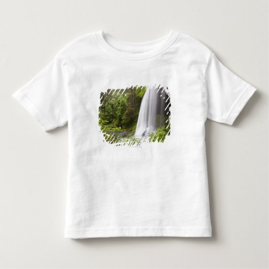 Unscharfe Wasserfall-und Waldansicht in Oregon Kleinkind T-shirt (Vorderseite)