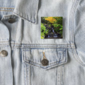 Unscharfer Felsen-Wasserfall, Ahorn-grüne u. Button (Beispiel)