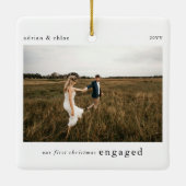 Unser 1. Weihnachts-Verlobtes Foto bewahren Keramikornament (Rückseite)