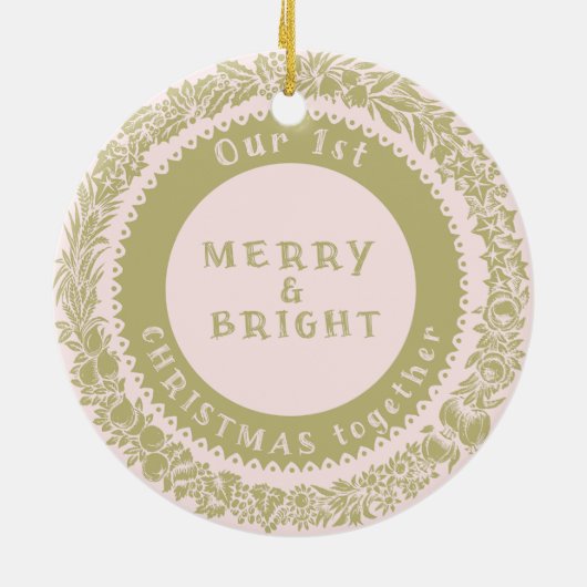 Unser 1. Weihnachtsfest zusammen - Goldener Kranz Keramik Ornament (Hinten)