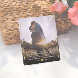 Unser Abenteuer beginnt mit dem modernen Typografi Ankündigungspostkarte