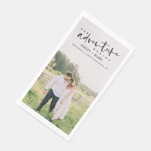 Unser Abenteuer beginnt Skript-Foto Save the Date Serviette (Ecke)