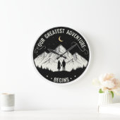 Unser Bestes Abenteuer beginnt | Rustikale Bergket Große Wanduhr (Zuhause)