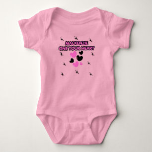 UNSER EINZIGES HERZ, ROSA 1. GEBURTSTAGSPARTY BABY STRAMPLER