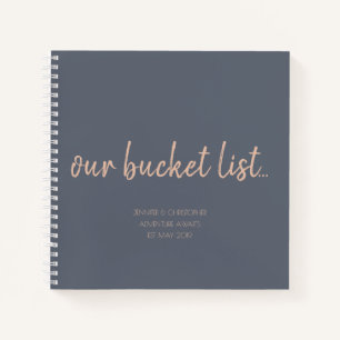 Unser Erinnerungsbuch für Paare mit einer Bucket L Notizblock