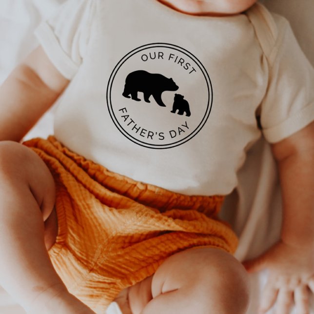 Unser erster Vatertag Baby T - Shirt (Von Creator hochgeladen)