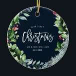 unser erster Weihnachtswinterkranz Keramik Ornament<br><div class="desc">Weihnachtskranz mit blauem Hintergrund und weißem Schriftzeichen. Der Text,  die Farben und das Bild auf der Rückseite können personalisiert sein.</div>