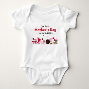 Unser erstes Muttertags-T-Shirt mit Namen für Baby Strampler