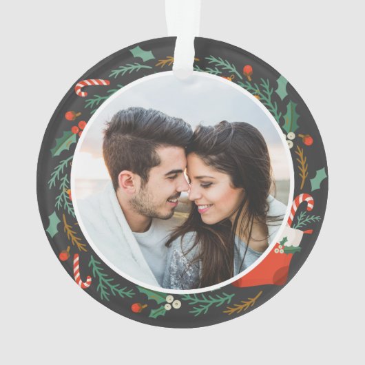Unser erstes Verlobtes Blumenkranz-Foto zu Weihnac Ornament (Rückseite)