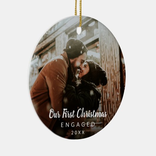 Unser erstes Verlobtes Chalk-Script-Foto zu Weihna Keramik Ornament (Rechts)