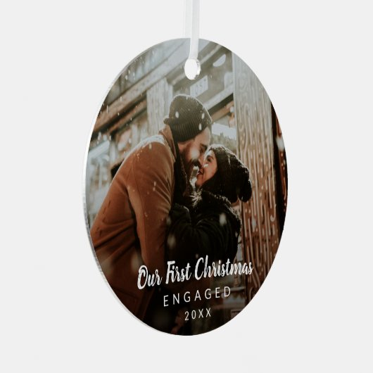 Unser erstes Verlobtes Chalk-Script-Foto zu Weihna Ornament Aus Metall (Vorderseite Rechts)