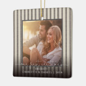 Unser erstes Verlobtes Foto in einem modernen Baue Keramikornament (Links)