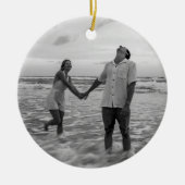 Unser erstes Verlobtes Schwarz-Weiß-Foto zu Weihna Keramik Ornament (Vorne)