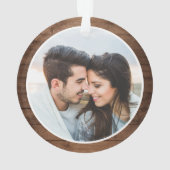 Unser erstes Weihnachten Verlobtes Rustikales Pini Ornament (Rückseite)