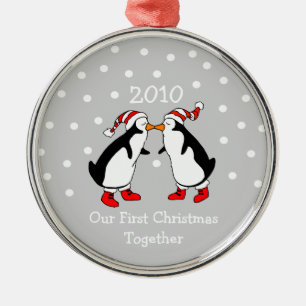 Unser erstes Weihnachten zusammen 2010 (Pinguine) Silbernes Ornament
