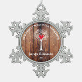 Unser erstes Weihnachten zusammen Liebe Baum rusti Schneeflocken Zinn-Ornament (Vorderseite)