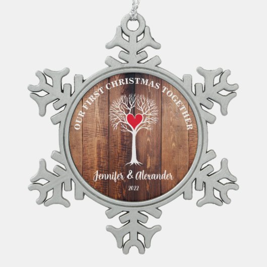 Unser erstes Weihnachten zusammen Liebe Baum rusti Schneeflocken Zinn-Ornament (Vorderseite)
