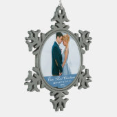 Unser erstes Weihnachts-Blue-Couple-Foto Schneeflocken Zinn-Ornament (Links)