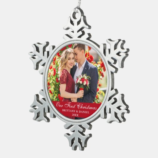 Unser erstes Weihnachts-Coupé-Foto Red Schneeflocken Zinn-Ornament (Rechts)