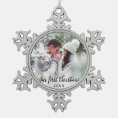 Unser erstes Weihnachts-Coupé-Foto Schneeflocken Zinn-Ornament (Vorderseite)