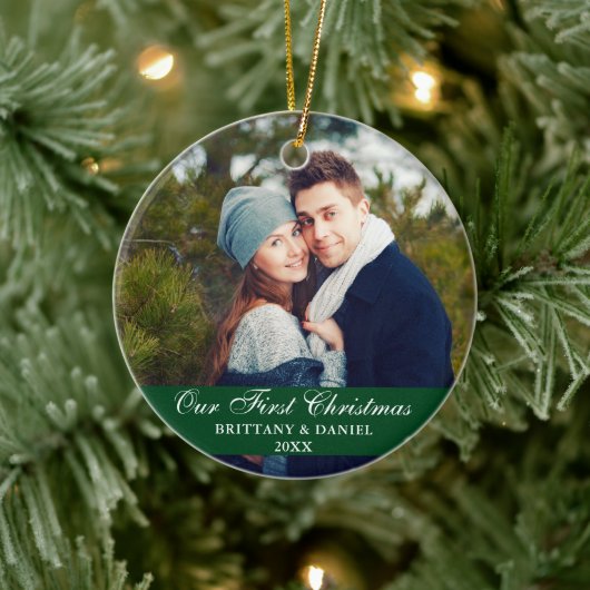 Unser erstes Weihnachts-Couple-Foto Green Keramik Ornament (Baum)