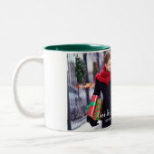 Unser erstes Weihnachts-Couple-Foto Grün Weiß Zweifarbige Tasse (Links)