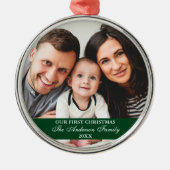 Unser erstes Weihnachts-Foto Grün Ornament Aus Metall (Vorne)