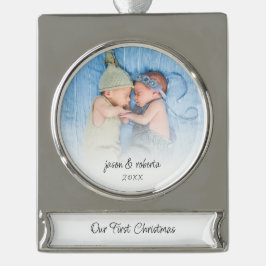 Unser erstes Weihnachts-Foto Overlay Twin Names Ye Banner-Ornament Silber