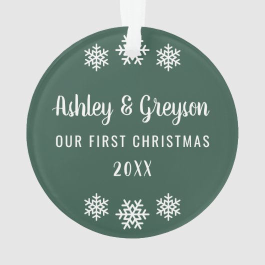 Unser erstes Weihnachts-Grün-Schneeflocken-Foto Ornament (Rückseite)