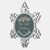 Unser erstes Weihnachts-Neuvermähltes Keepake-Orna Schneeflocken Zinn-Ornament (Rechts)