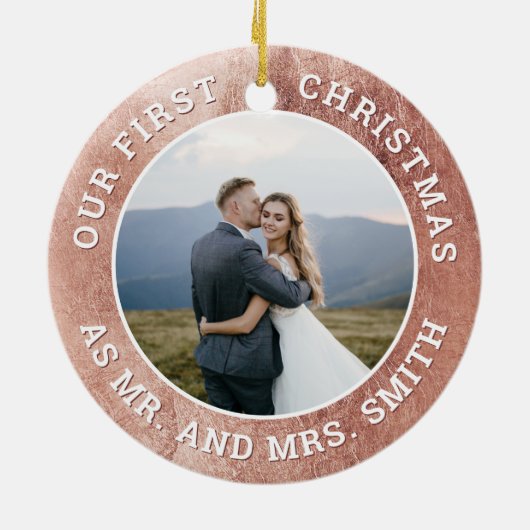 Unser erstes Weihnachts-Rose-Gold-Snowflake-Bild Keramik Ornament (Hinten)