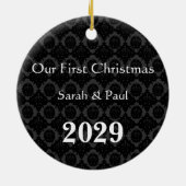 Unser erstes Weihnachts-Schwarze Damaske-Foto Keramik Ornament (Hinten)