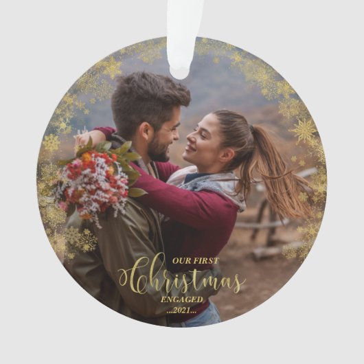 Unser erstes Weihnachts-Verlobt-Foto-Ornament Ornament (Vorderseite)