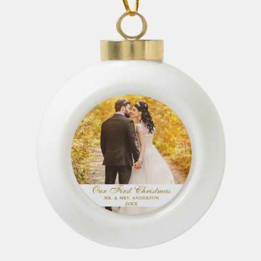 Unser erstes Weihnachtsaufenthalt-Foto Gold-Script Keramik Kugel-Ornament (Vorderseite)