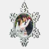 Unser erstes Weihnachtsfest-Foto Schneeflocken Zinn-Ornament (Rechts)