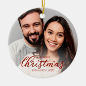Unser erstes Weihnachtsfest Verlobt Elegante Rote Keramik Ornament (Vorne)