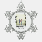 Unser erstes Weihnachtspaar Name Foto minimal Schneeflocken Zinn-Ornament (Vorderseite)