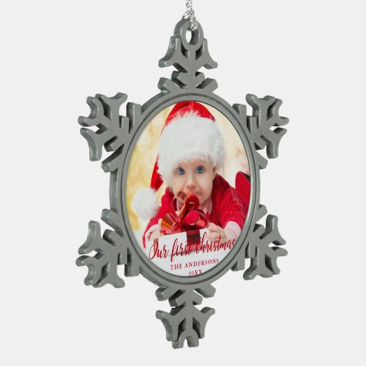 Unser erstes Weihnachtsrotes Skript-Foto Schneeflocken Zinn-Ornament (Links)
